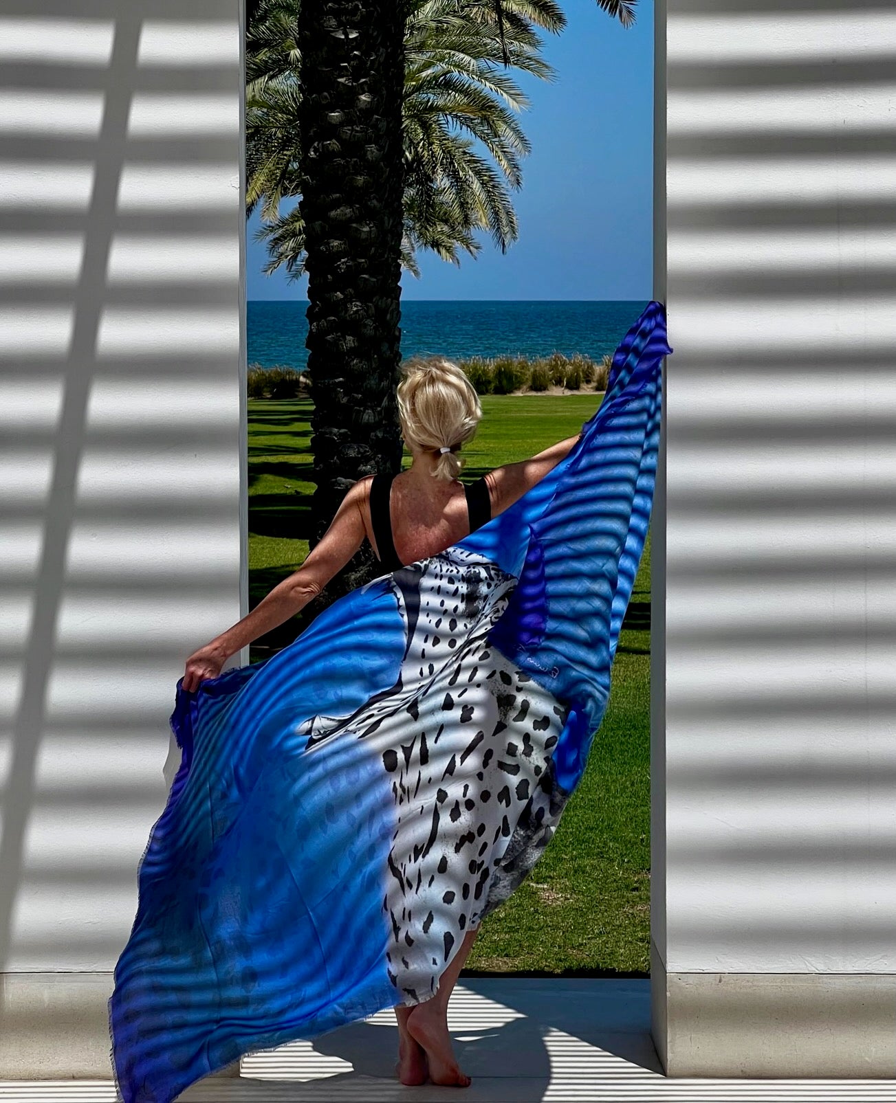 SCARF-SARONG LEOPARD YAWN: COBALT BLUE
