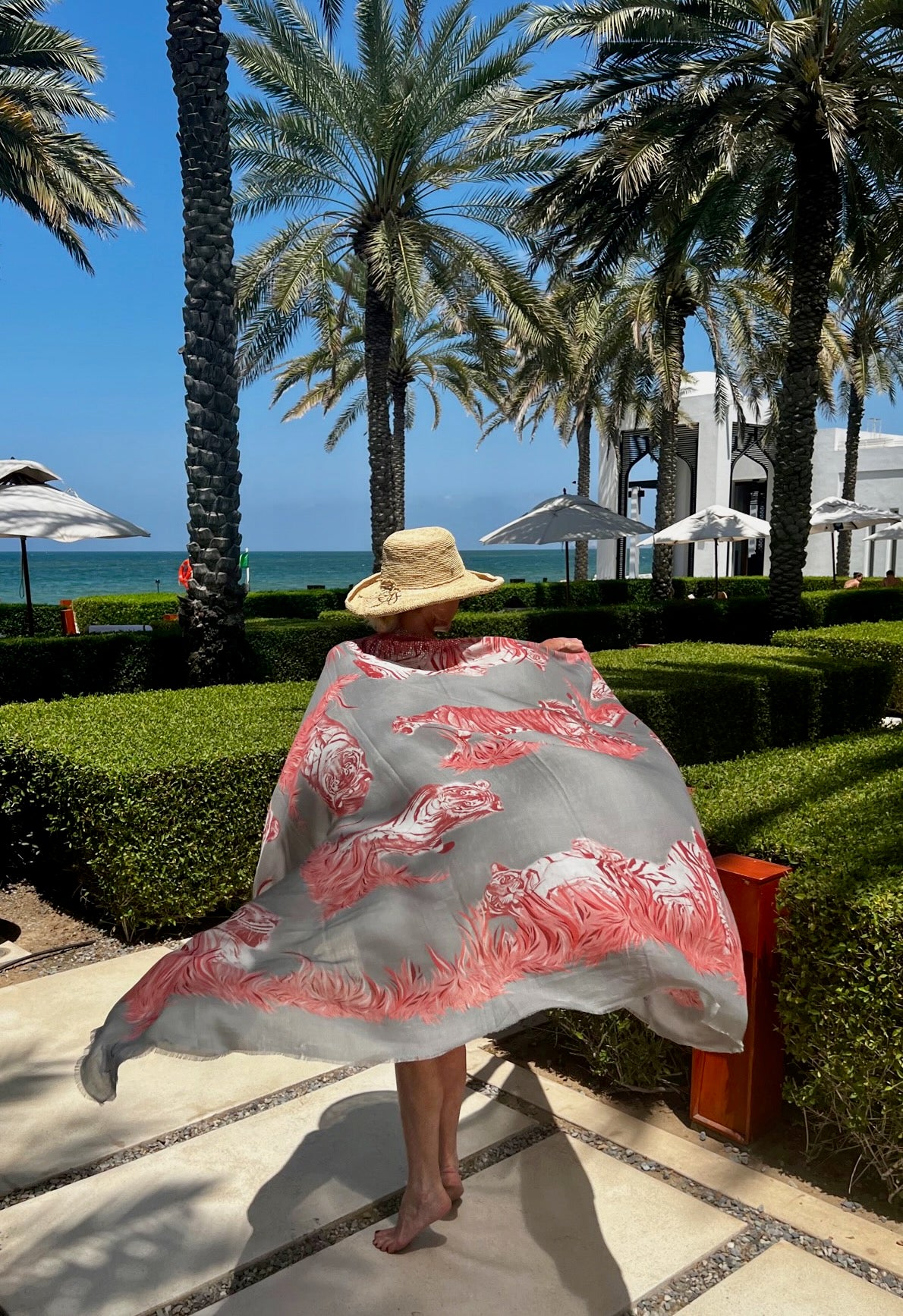 SCARF-SARONG TIGERS: GREY/PINK