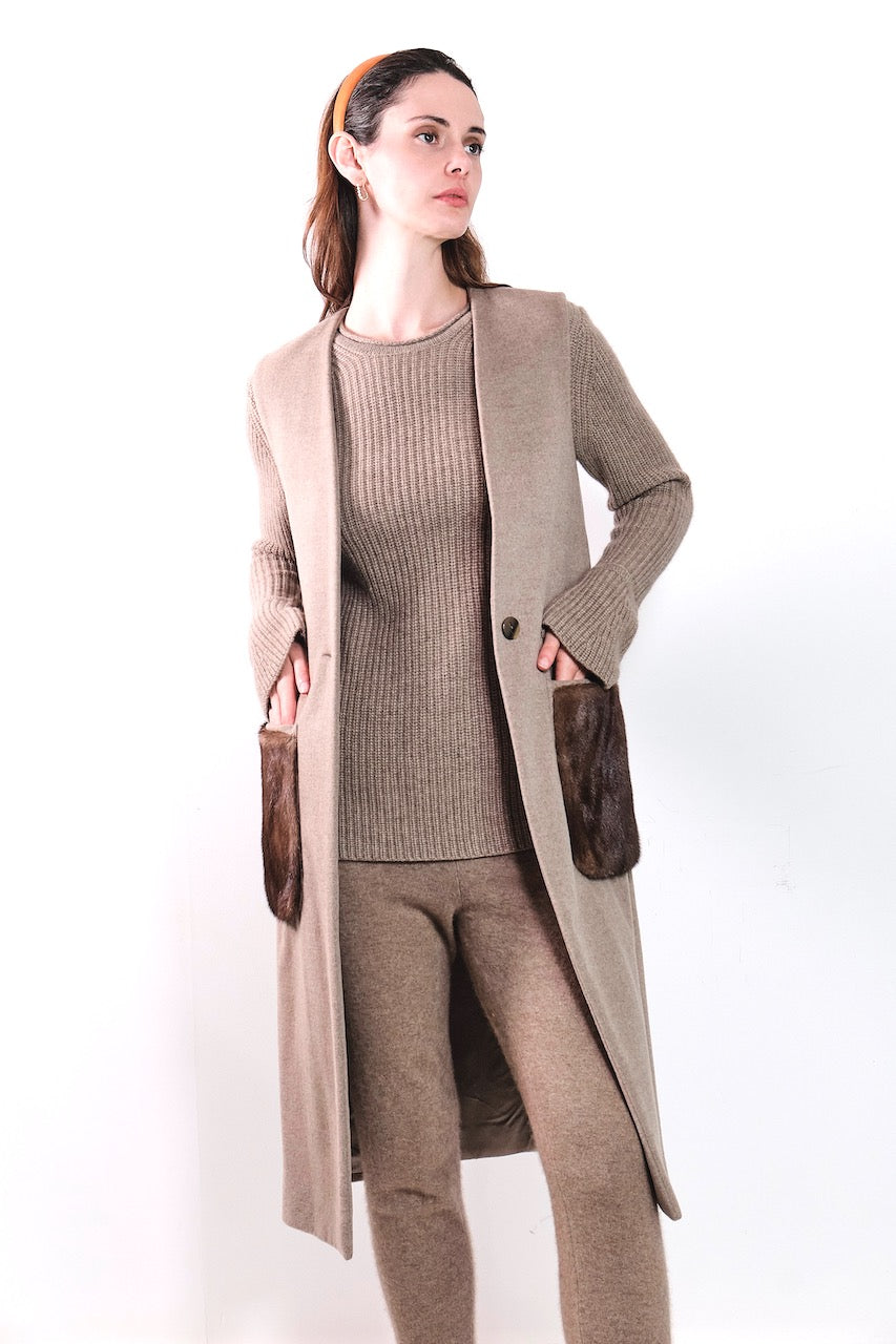 CASHMERE SLEEVELESS COAT