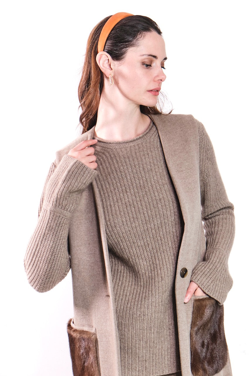 CASHMERE SLEEVELESS COAT