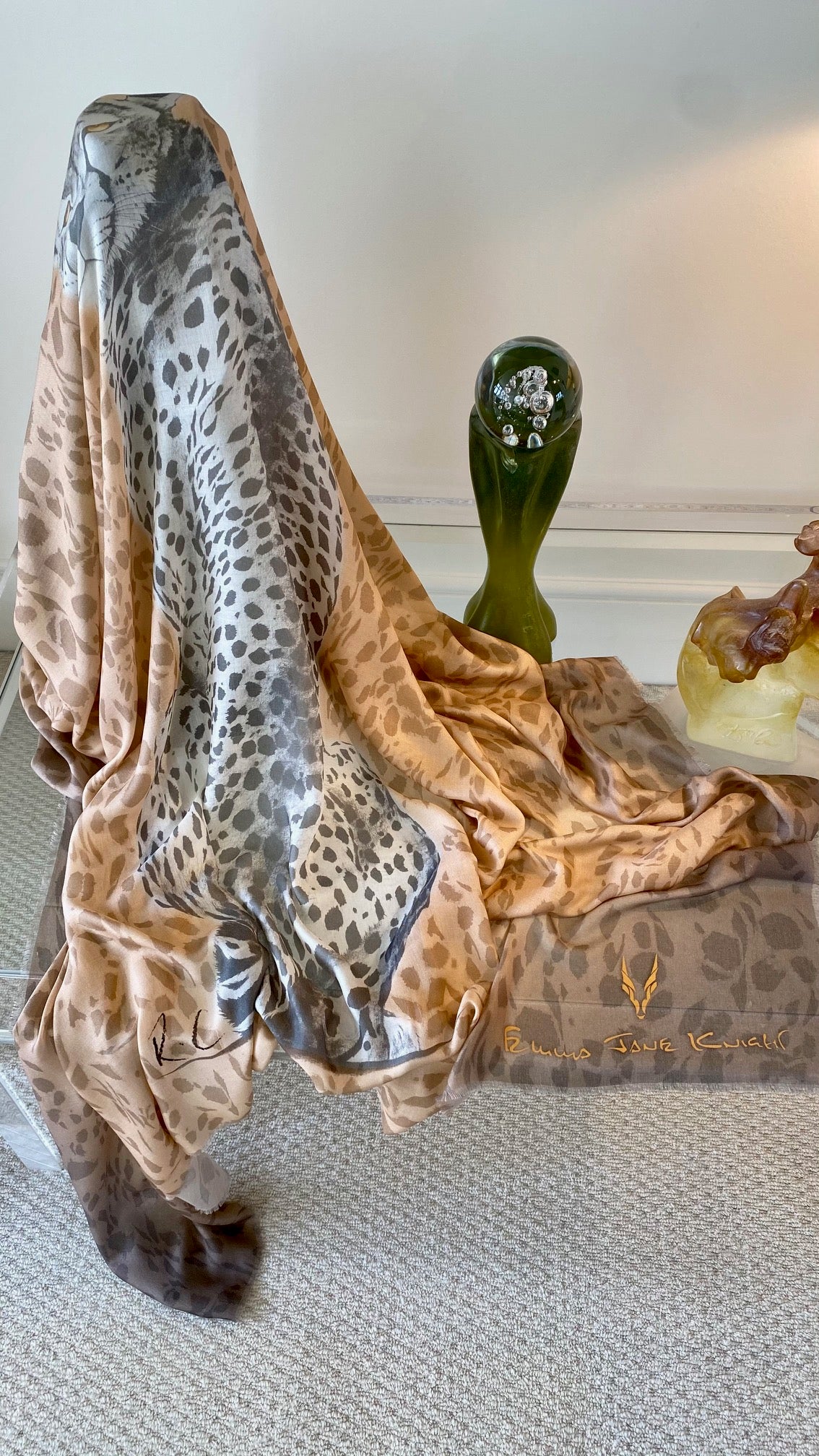 SCARF-SARONG CHEETAH BACK: WARM TAUPE