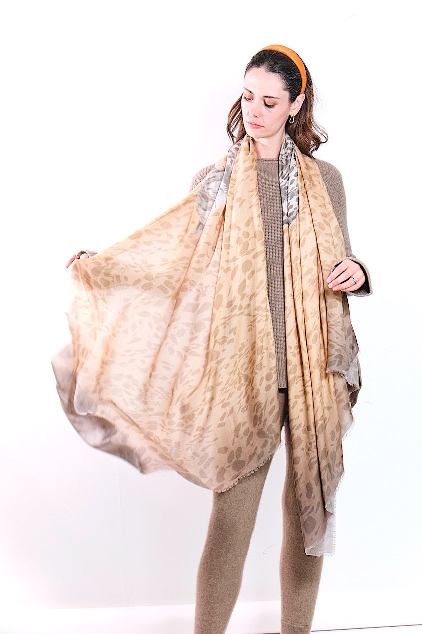 SCARF-SARONG CHEETAH BACK: WARM TAUPE